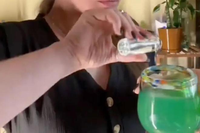 朗普的任期在网络大玩 “下毒幻想”球王会app美国女性用新方式抗议特(图4)