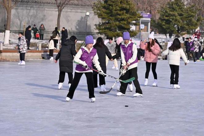 京多所高校专业冰场对外开放球王会体育网站冰雪头条：北(图6)