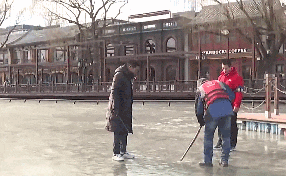 京多所高校专业冰场对外开放球王会体育网站冰雪头条：北(图7)