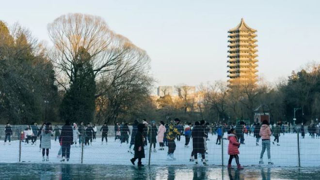 京多所高校专业冰场对外开放球王会体育网站冰雪头条：北(图8)